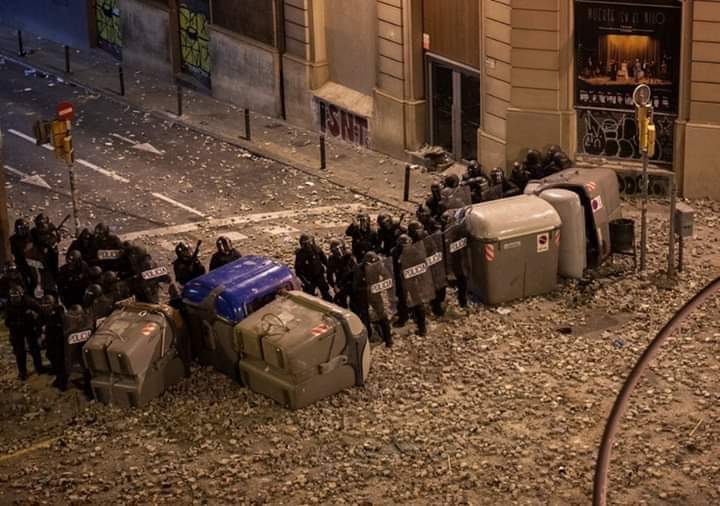 Los sindicatos policiales quieren que la Fiscalía acuse de terrorismo a los radicales detenidos en Barcelona
 