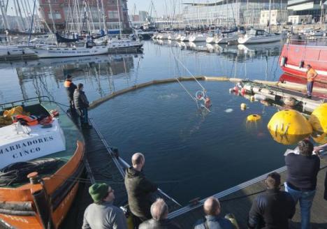 Autoridad Portuaria coordina rescate del barco pesquero hundido en Ferrol