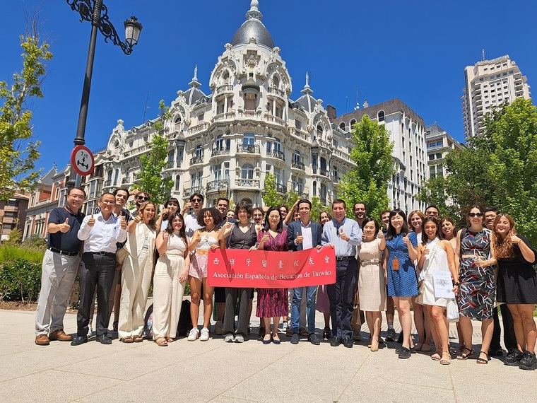 La embajadora Vivia Chang preside el acto de concesión de becas de Taiwán para estudiantes españoles