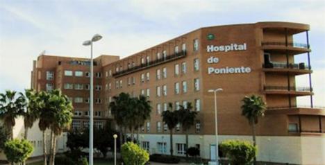 Horas después de que el CSIF denunciara que 18 trabajadores de la quinta planta del Hospital de Poniente estuvieran en cuarentena por culpa de la mala gestión de un supervisor, estos desmienten dicha información