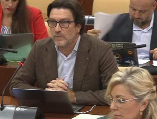 Enrique Gaviño (PSOE ) saca los colores a Jorge Paradela Consejero de Industria por su 'problemas' en VEIASA y el cierre del Laboratorio de San Fernando