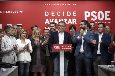 El PSOE propone una declaración institucional en la Asamblea por la unidad y reconocimiento de los símbolos nacionales y regionales