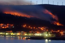 Galicia arde, pero también Asturias y portugal. En Total más de 200 incendios activos.