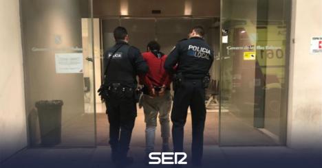 Un hombre detenido por agresión y hurto tras agredir a un Policía Local de Ibiza
 