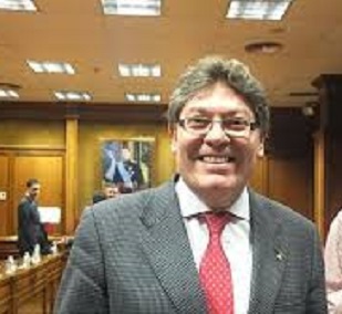 El Alcalde de Albox aprueba subir la tasa del cementerio un 10% y contratar una nueva asesora de 25.000€, denuncia el PSOE