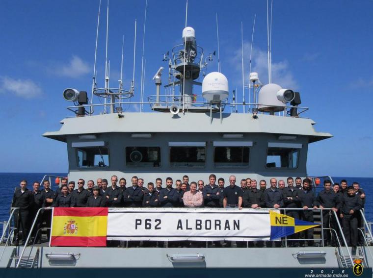 El patrullero ‘Vigía’ participa en el dispositivo de búsqueda de un tripulante desaparecido en el Mar de Alborán