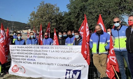 Juanma Moreno busca los favores futuros de Vox persiguiendo el derecho de reducción de jornada para la conciliación de las empleadas de VEIASA-ITV