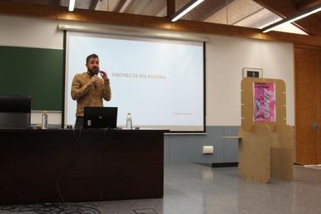 Joaquín Contreras ofrece taller práctico de escenografía en la ETSAE