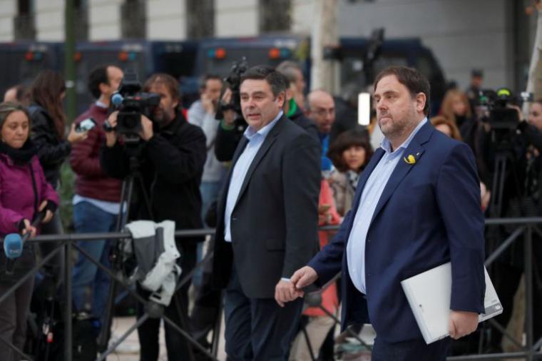 
Junqueras exige diálogo a Rajoy



 

