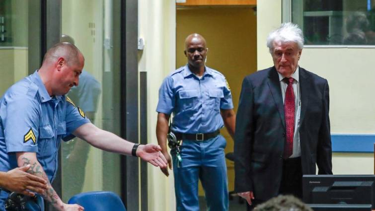 
 Radovan Karadzic, el genocida serbobosnio condenado a cadena perpetua

 