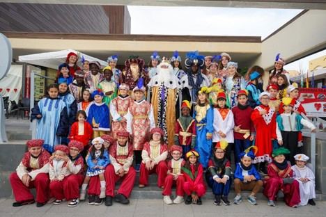 La Cabalgata de Reyes Magos llena de alegría las calles de Vícar