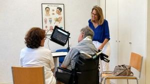Madrid ofrece sistemas de comunicación gratuitos para pacientes con ELA y enfermedades neuromotoras