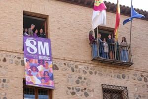 Gobierno de Castilla-La Mancha celebra el Día Internacional de las Mujeres con una pancarta conmemorativa