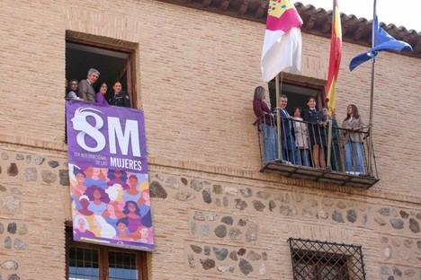 Gobierno de Castilla-La Mancha celebra el Día Internacional de las Mujeres con una pancarta conmemorativa