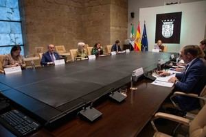 Extremadura lanza nuevos programas de apoyo social y vitivinícola con 16,8 millones de euros