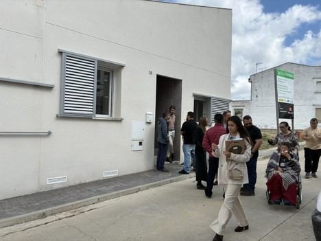 La Junta de Extremadura entrega cuatro nuevas viviendas en alquiler en Portaje