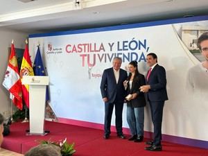 La Junta de Castilla y León entrega las primeras 32 viviendas bonificadas para jóvenes en Carracedelo