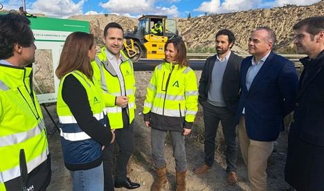 Andalucía implementa asfalto sostenible con lodos de Cosentino en sus carreteras
