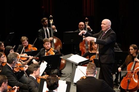 Éxito de la Orquesta Ciudad de Almería con música francesa contemporánea en el Auditorio Maestro Padilla