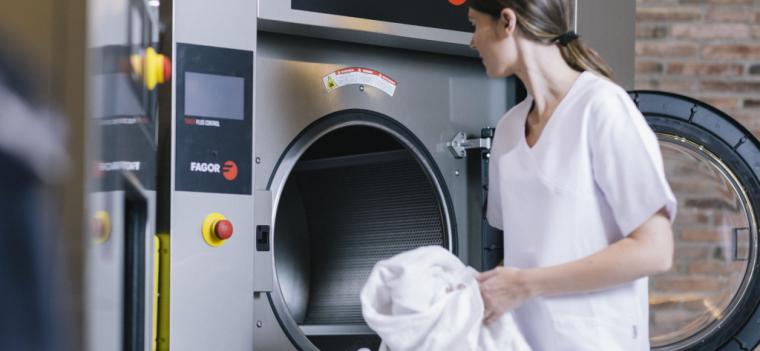 CSIF consigue que el Distrito Sanitario Poniente asuma el lavado de la ropa de trabajo de más de 1.000 profesionales