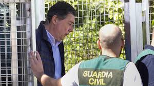 Operación Lezo. La Guardia Civil encuentra la tarjeta de visita de González en un sobre con billetes de 500 euros
