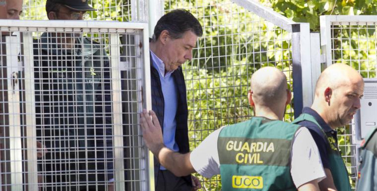  Ignacio González saldrá en libertad tras depositar familiares y amigos la fianza 