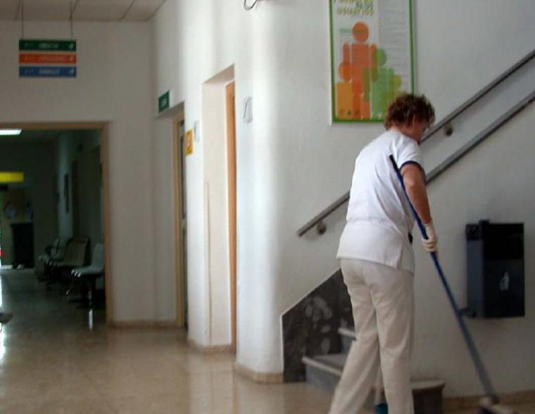  Magdalena News: Nueve limpiadoras de la Residencia de Ancianos del Zapillo, llevan tres años haciendo funciones de sanitario