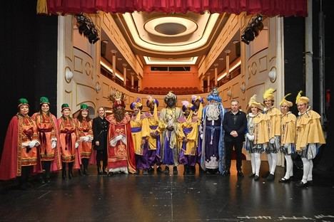 Los Reyes Magos llevan alegría a mayores y niños en Almería