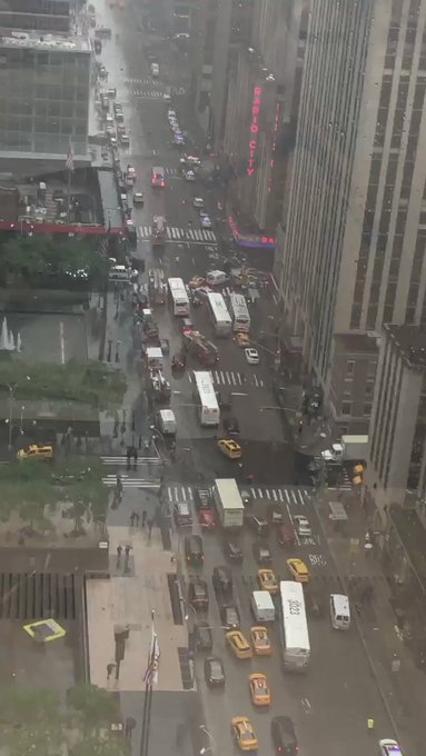 Se desconocen las causas por las que un helicóptero se ha estrellado contra un edificio en Manhattan