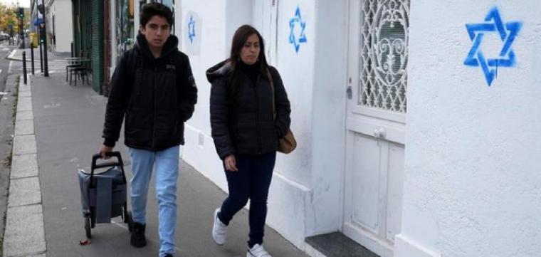 Fachadas marcadas con estrellas de David: el escalofriante señalamiento a los judíos en Francia