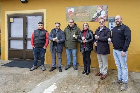 Mar&Atilde;&shy;a Jes&Atilde;&ordm;s Susinos destaca la modernizaci&Atilde;&sup3;n del obrador de Helados Riancho en su visita