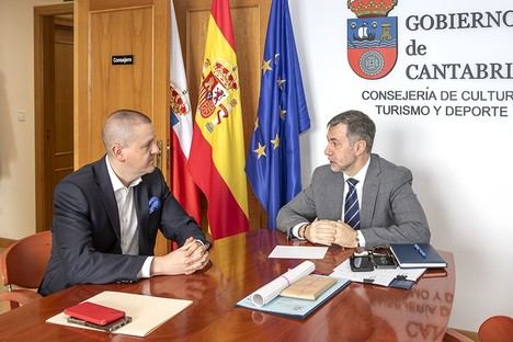 Apoyo del consejero a la financiaci&Atilde;&sup3;n del polideportivo en San Felices de Buelna