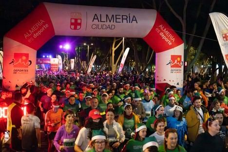 Más de 2.000 corredores celebran la San Silvestre en Almería con un enfoque solidario y sostenible