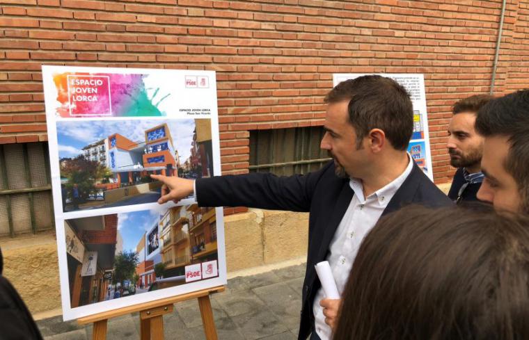 El alcalde de Lorca sigue apostando por la construcción de un centro de ocio juvenil en el solar de la antigua Comisaría de Policía Nacional