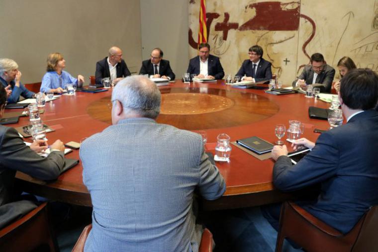 Puigdemont exige la retirada de los efectivos policiales enviados a Cataluña