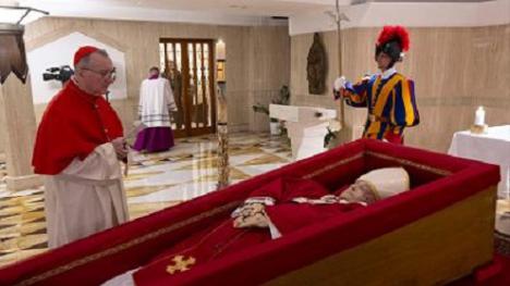 El funeral del papa Francisco será el más austero en la historia papal, financiado por un benefactor anónimo