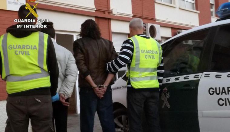 Dos personas detenidas como presuntas autoras de delito de robo con fuerza en una veintena de viviendas del Mar Menor
 