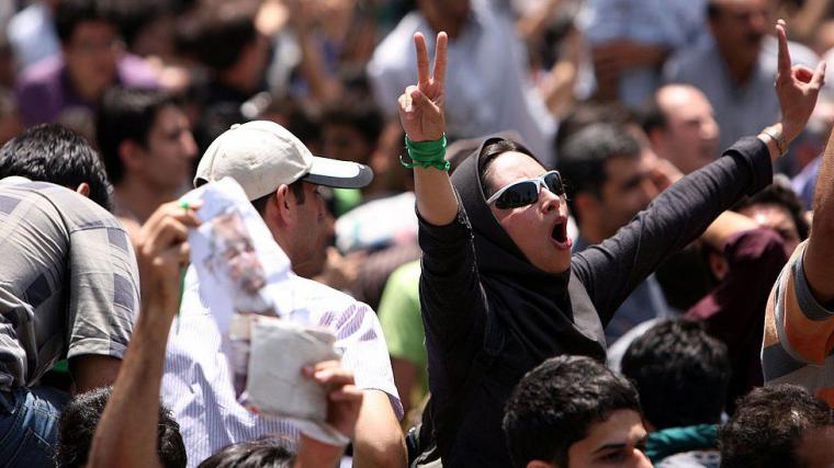 La abogada iraní Nasrin Sotoudeh condenada a recibir 148 latigazos y 38 años de prisión tras dos juicios plagados de irregularidades