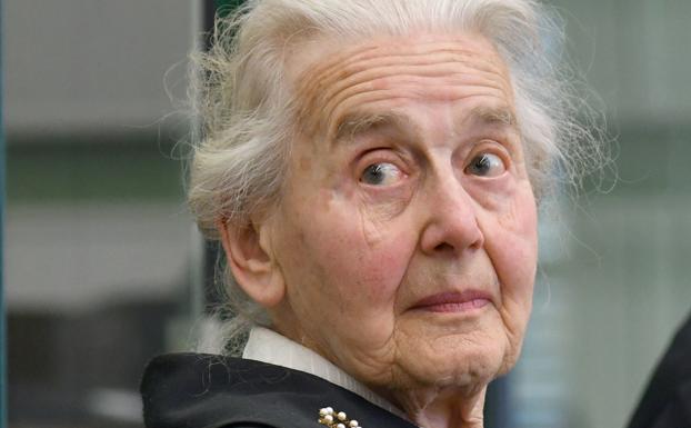 La abuela nazi ingresa en prisión por negar el Holocausto