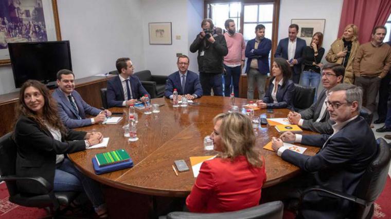 Ciudadanos pacta con PP los acuerdos de gobierno, pero aparta a Abascal que carga contra Marín por reunirse con Adelante Andalucía.