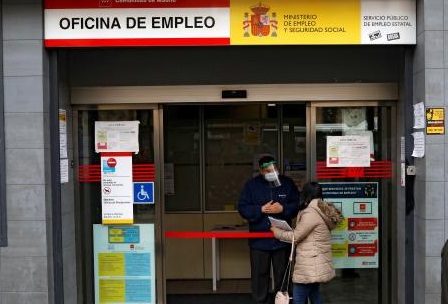 Sigue bajando el número de parados en España Han sido 127.100 personas más las que han encontrado empleo en el tercer trimestre de 2021