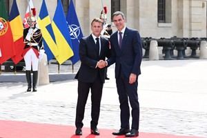 Sánchez reafirma el apoyo a Ucrania en reunión de voluntarios en París