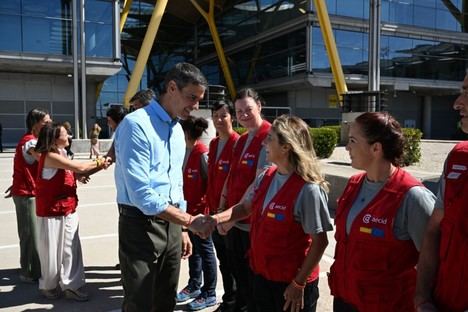 Sánchez da la bienvenida al equipo START de la AECID tras su regreso de Venezuela