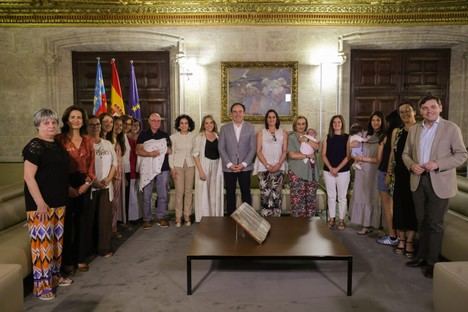 Consell refuerza apoyo a familias de acogida con nuevas ayudas y menos trámites