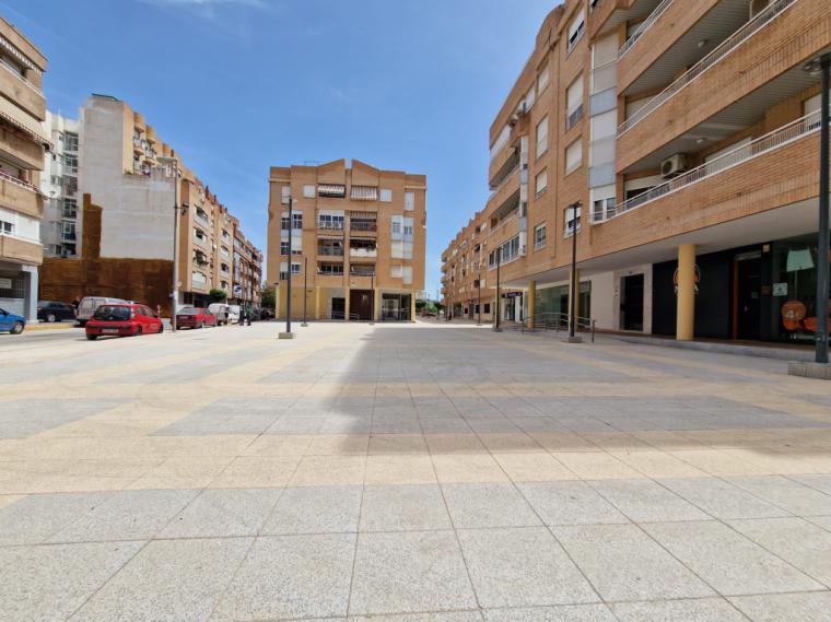 El Ayuntamiento de Lorca finaliza los trabajos de impermeabilización de la Plaza de Vera que pondrán fin a las filtraciones en los sótanos del residencial 'Miguel Ángel'