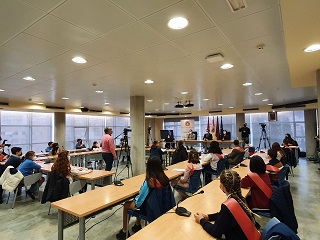 El alcalde de Lorca preside el primer Pleno Infantil con motivo del Día Internacional de los Derechos de los Niños el que han participado 30 escolares de todos los centros del municipio