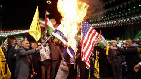 Irán culpa a Israel y Estados Unidos por el ataque mortal en Siria y promete venganza