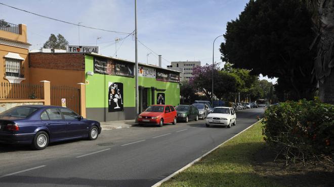 Estrella su vehículo contra un club de alterne de Vélez-Málaga del que lo habían echado 