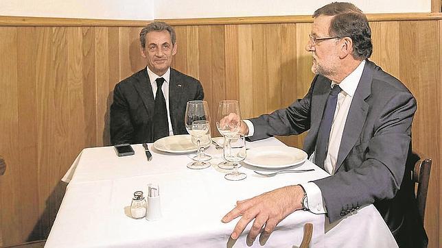 El abismo democrático entre Francia y España. El expresidente Nicolas Sarkozy, detenido por la financiación de su campaña en 2007, Rajoy de rositas
 