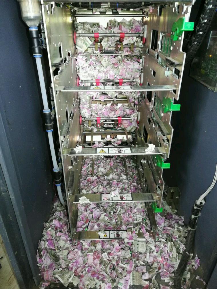 Unas de ratas se cuelan en un cajero y se comen unos 15.000 euros en efectivo
 